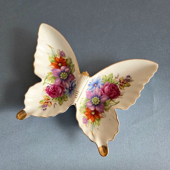 Vintage Japan ceramic/porcelain butterfly trinket dish with floral design. - Picture 2 of 4